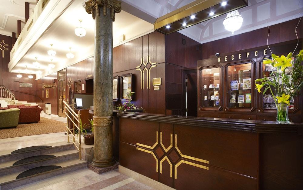 Orea Place Aparthotel 4*