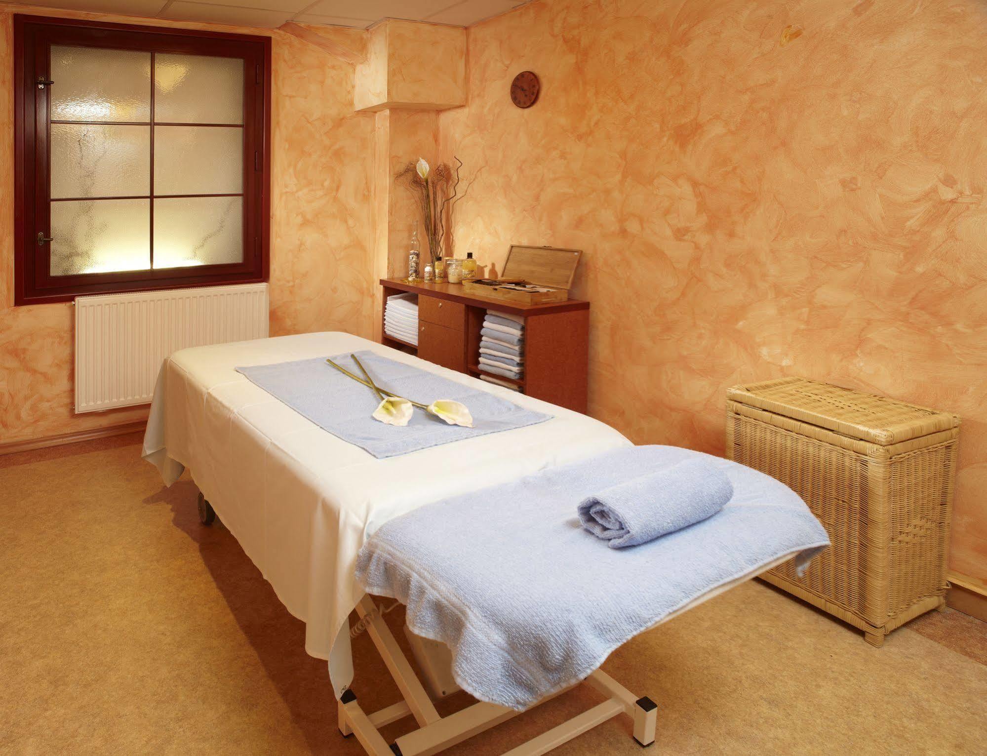 Orea Place Aparthotel 4*